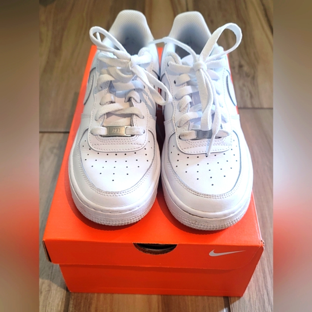 White NIKE AF1